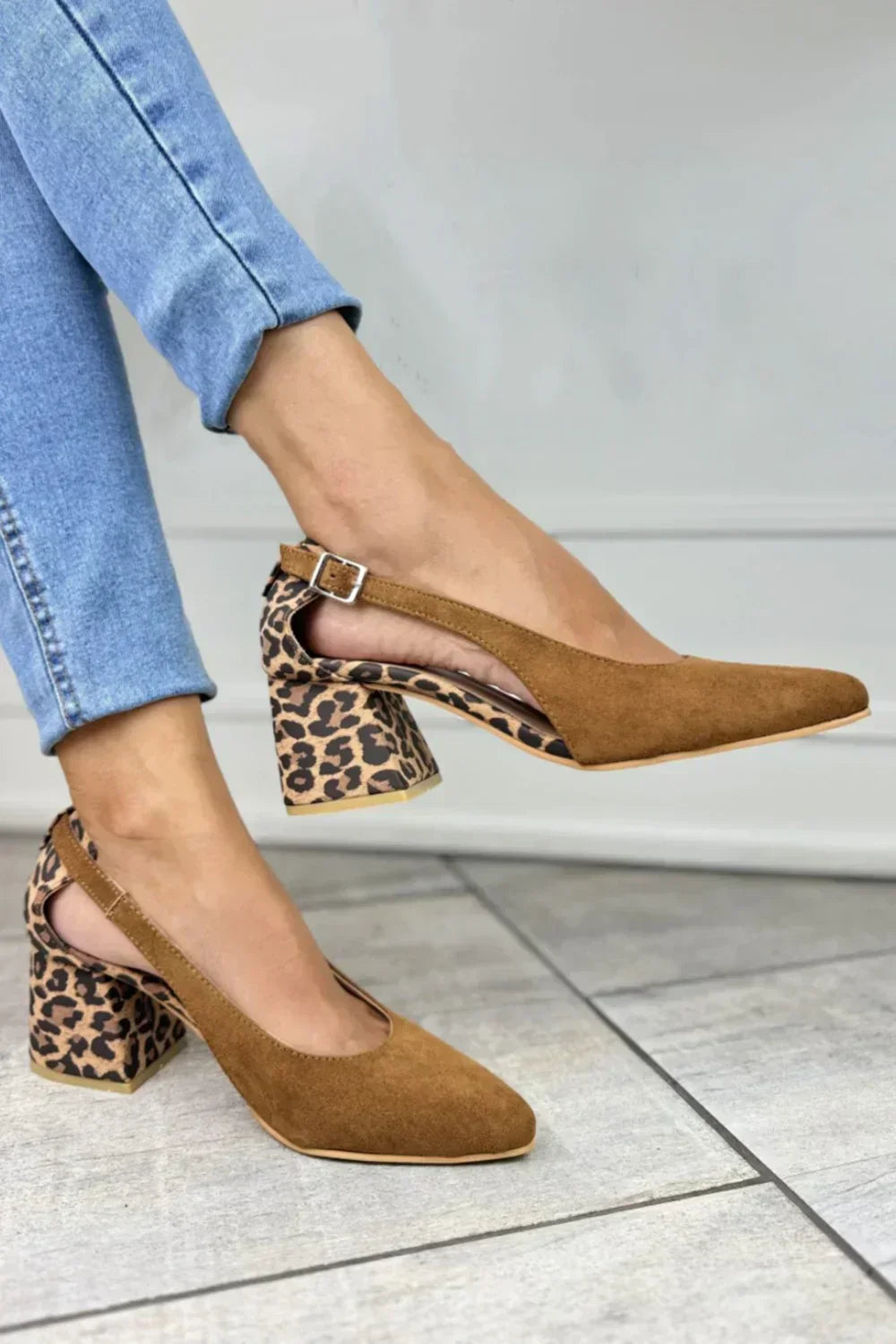 LEOPARD PRINT HEEL SLINGBACKS